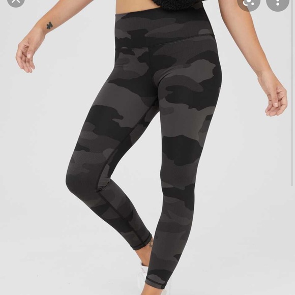 aerie black camo leggings
